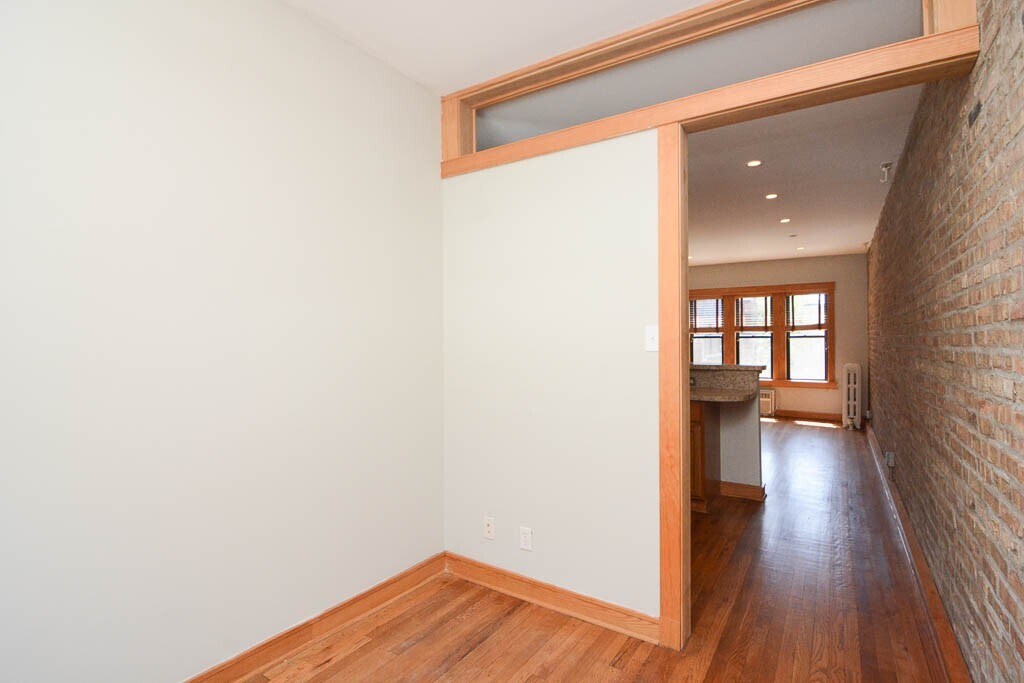 Building Photo - 726 W Addison St