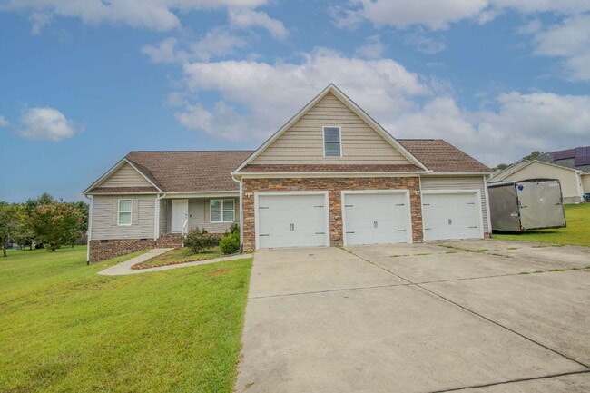 Primary Photo - *Lease Special!* Fiber optic internet incl...