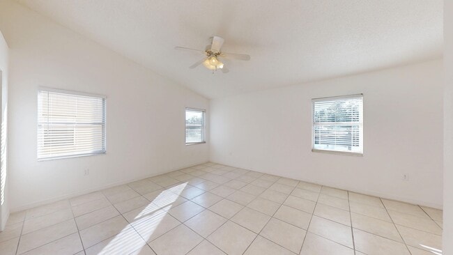 Building Photo - 704 49th St E