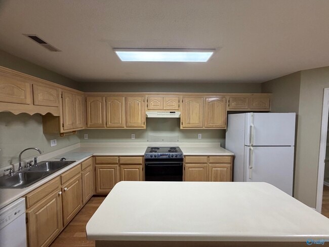 Building Photo - 313 Woodridge Dr SW