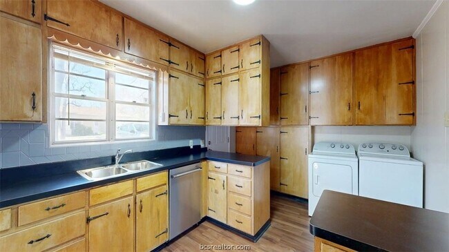 Building Photo - 506 Clay St