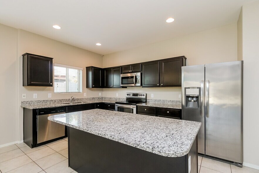 Building Photo - 42142 W Balsa Dr
