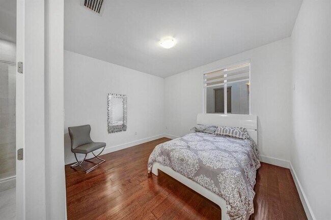 Building Photo - 10081 NW 75th Terrace