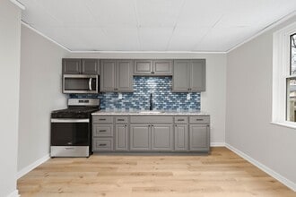 Building Photo - SCORE 1ST MONTH'S RENT FREE IF SIGNED BY DEC 12! Beautiful 2 bedroom home in Coraopolis available...