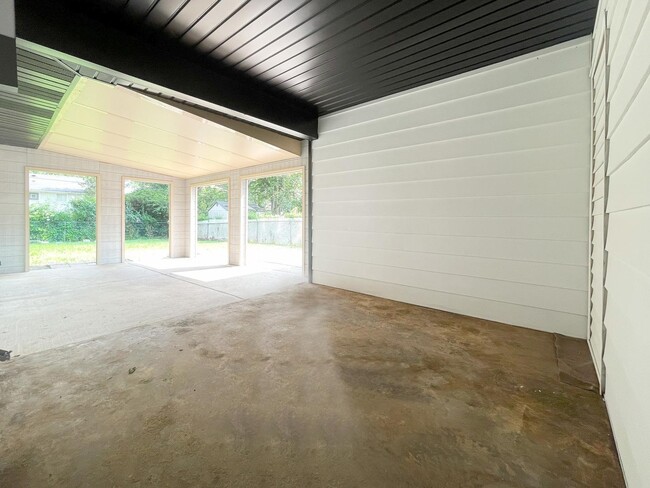 Building Photo - 934 Beverly Dr