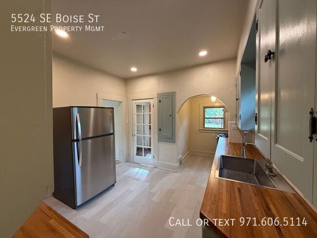 Building Photo - 5524 SE Boise St