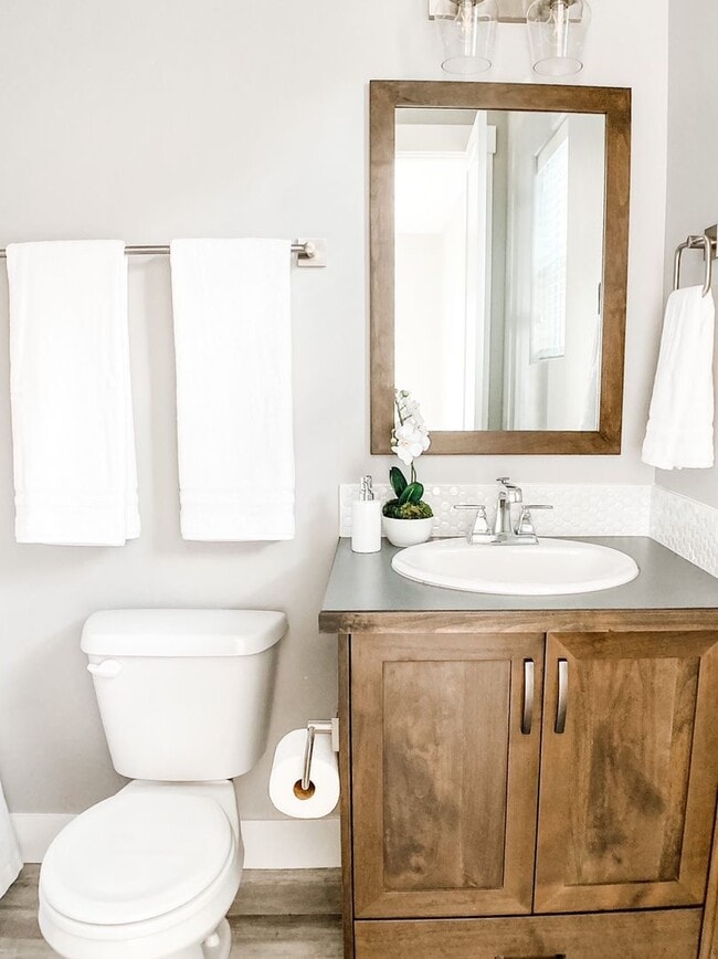 Building Photo - 3 Bedroom 3 1/2 Bathroom Home Located on a Corner Lot in Harris Ranch