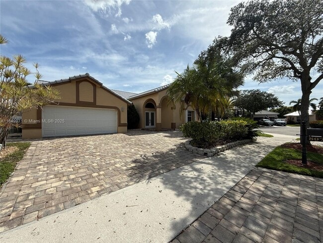 Building Photo - 807 Heritage Dr