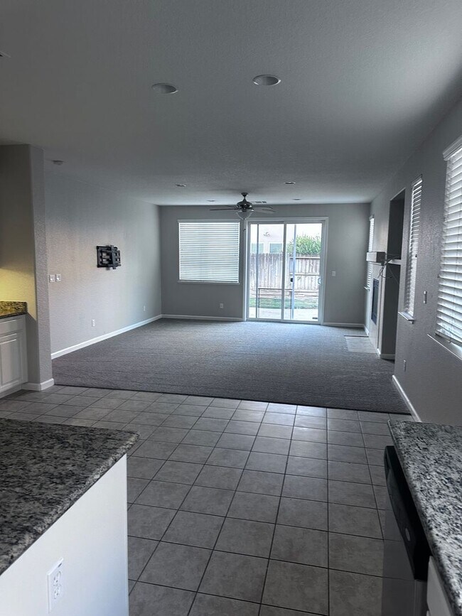 Building Photo - GORGEOUS HOME FOR RENT! NEW CARPET AND PAINT THROUGHOUT! 1 FULL BED AND BATH DOWNSTAIRS!