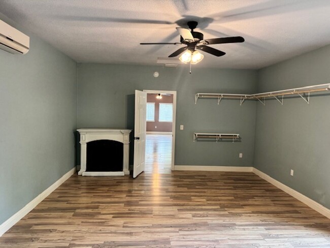 Building Photo - Spacious 1 Bedroom Mother-in-Law unit with...