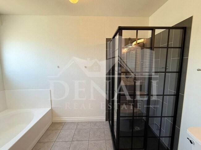 Building Photo - 1249 W Kelly Ln