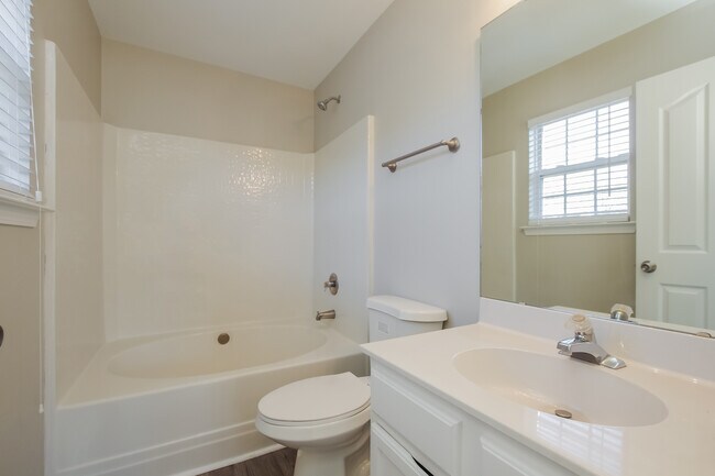 Building Photo - 1003 Washburn Ct