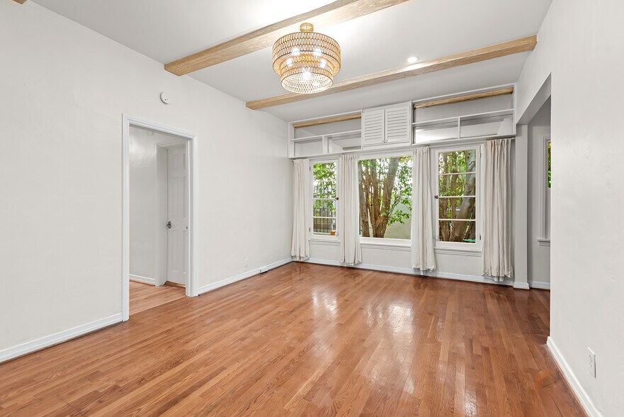 Building Photo - 340 N Oakhurst Dr