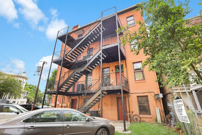 Building Photo - Downtown Savannah Condo for Rent