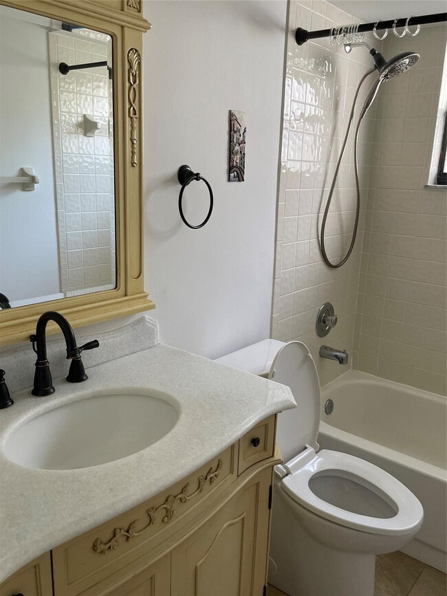 Building Photo - 449 Deer Crk Lk Pt S Ln