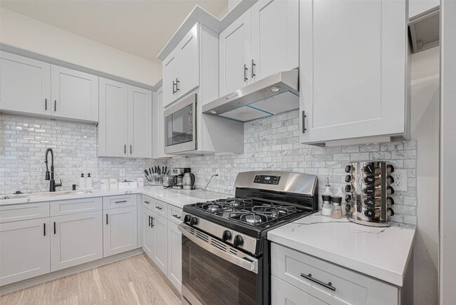 Building Photo - 2909 Nagle St