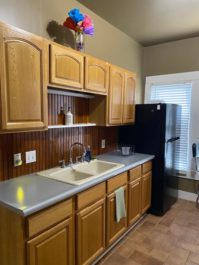 Building Photo - 226 W Whittier St