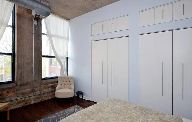 Building Photo - Comfortable Living in a Great Neighborhood