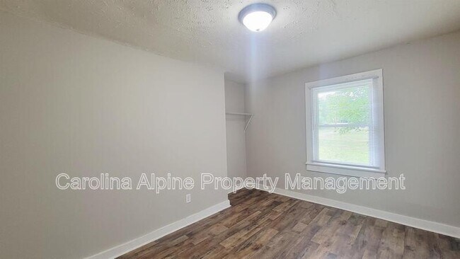 Building Photo - 419 Pine St