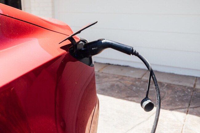 Building Photo - 4866 Hillside Dr