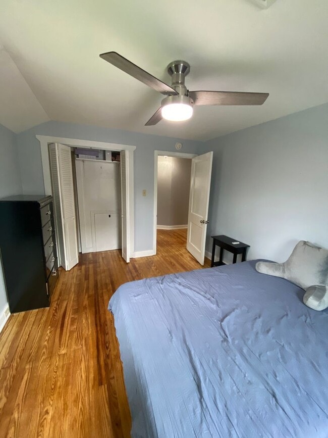 Building Photo - Beautiful 3 Bedroom House with Large Fence...
