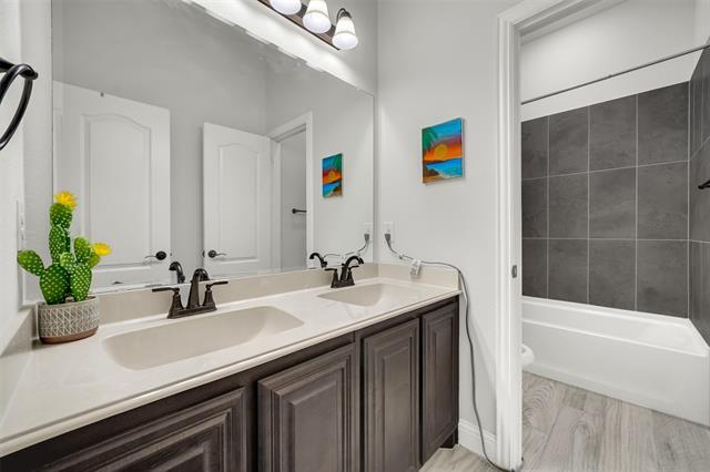 Building Photo - 517 Birch Grv Dr