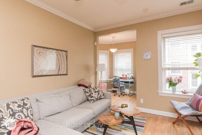 Primary Photo - 2 bedroom in Chicago IL 60657