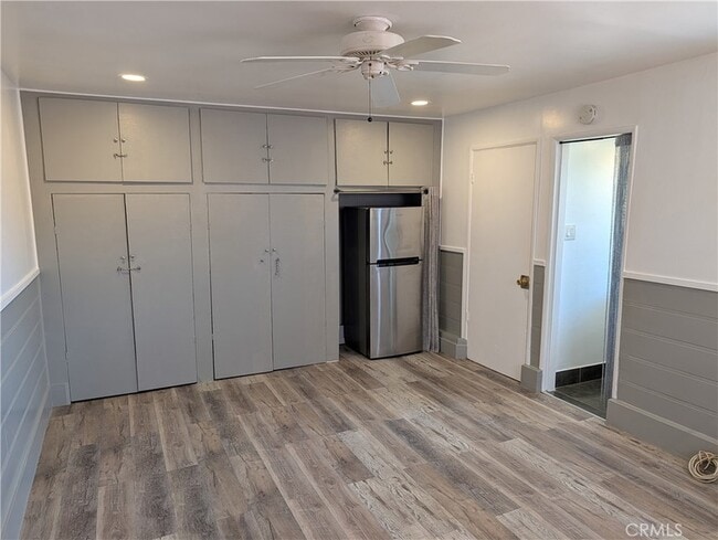 Building Photo - 6220 1/2 S Fairfax Avenue Unit