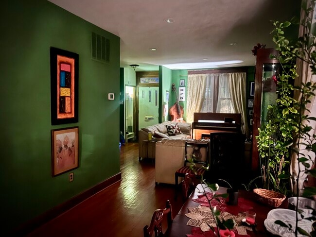 Building Photo - 1333 E St NE