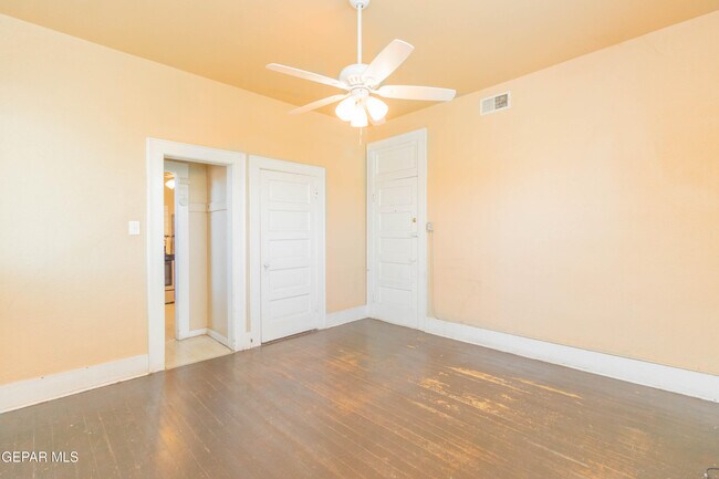 Building Photo - 1304 E Rio Grande Ave