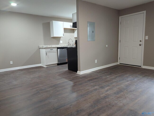 Building Photo - 3913 Talwell Dr SW