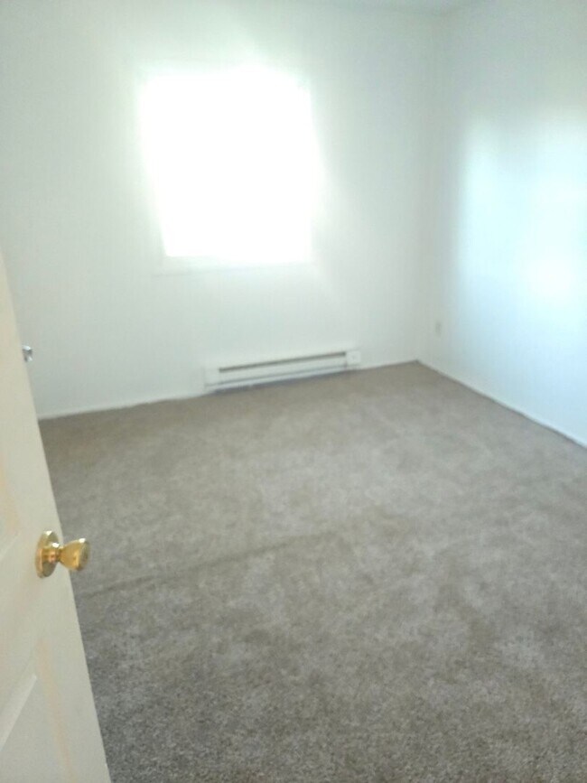 Building Photo - 546 Granny Rd