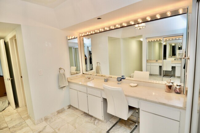 Building Photo - 2660 S Ocean Blvd