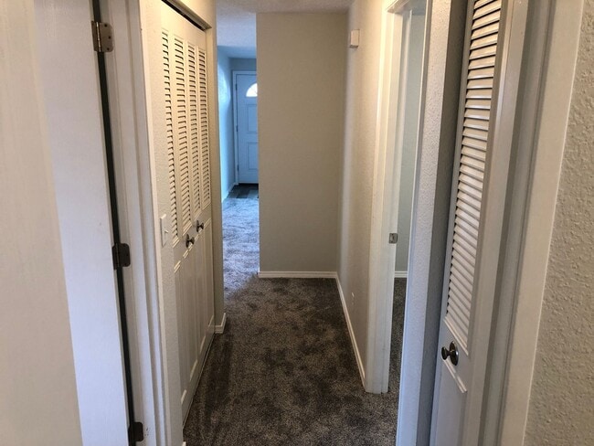 Building Photo - Updated 3 bedroom 1.5 bathroom house in Springfield!