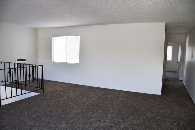 Building Photo - Tularosa (344) West