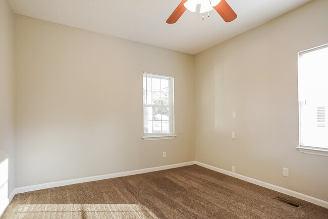 Building Photo - Charming 3 Bedroom Home in Graniteville