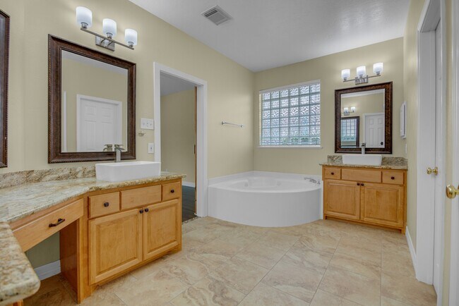 Building Photo - 2919 Silverbit Trail Ln
