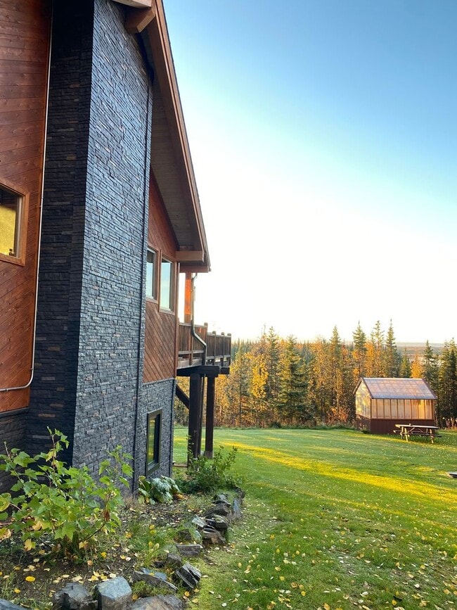 Building Photo - FURNISHED SEASONAL RENTAL