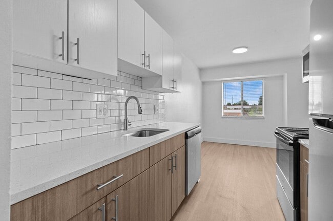 Building Photo - Bloomfield Square Apartments - Auburn Hill...