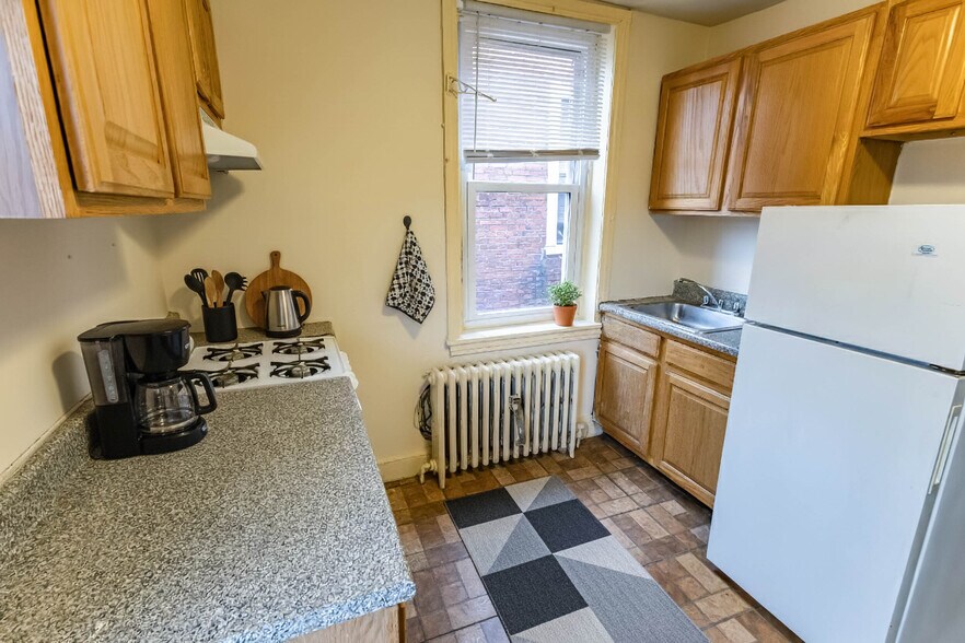 Building Photo - 3916 Pine St