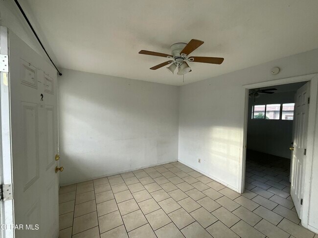 Building Photo - 3812 Hayes Ave