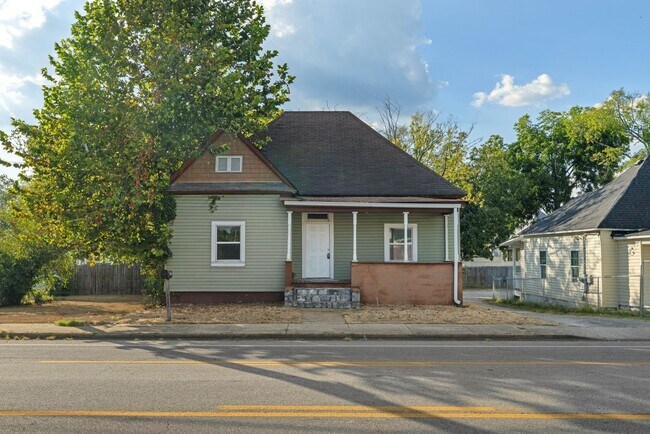 Building Photo - 1107 S Willow St