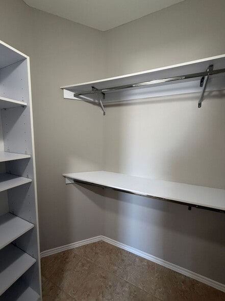 Building Photo - 305 S 25th St