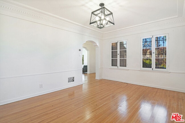 Building Photo - 1040 S Alfred St