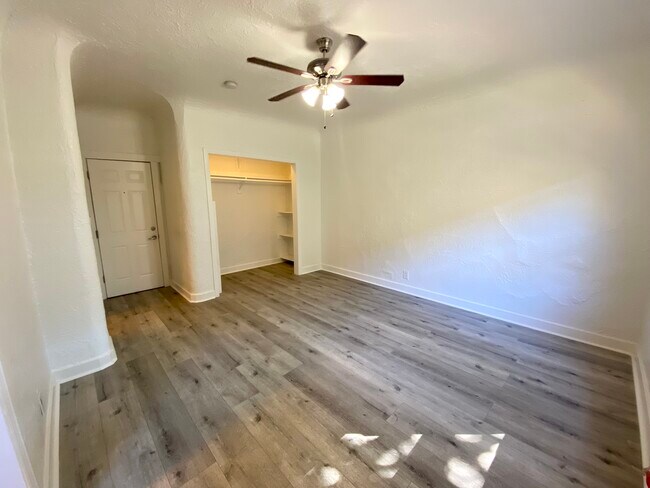 Building Photo - 206 S Coronado St