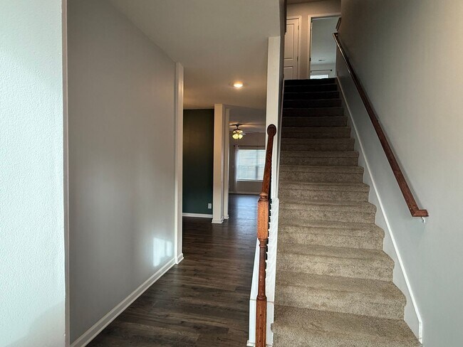 Building Photo - Beautiful 4 bedroom 2.5 bath home located in the Cliffs subdivision!