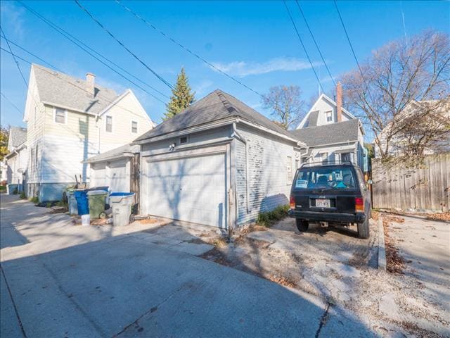 2-car garage + shared outdoor spot - 2581 N Bartlett Ave