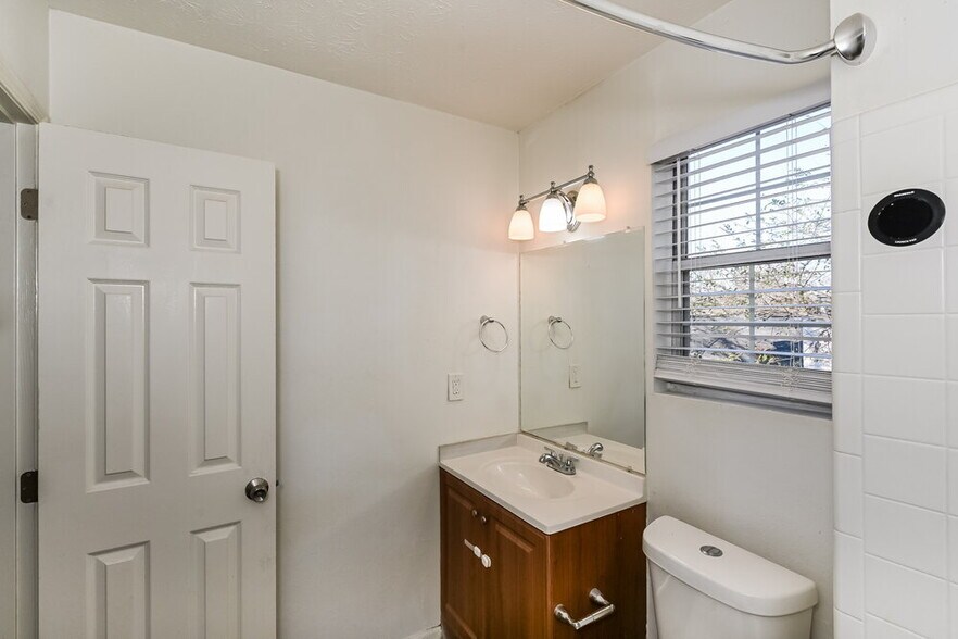 Building Photo - 5895 Brookside Dr SE