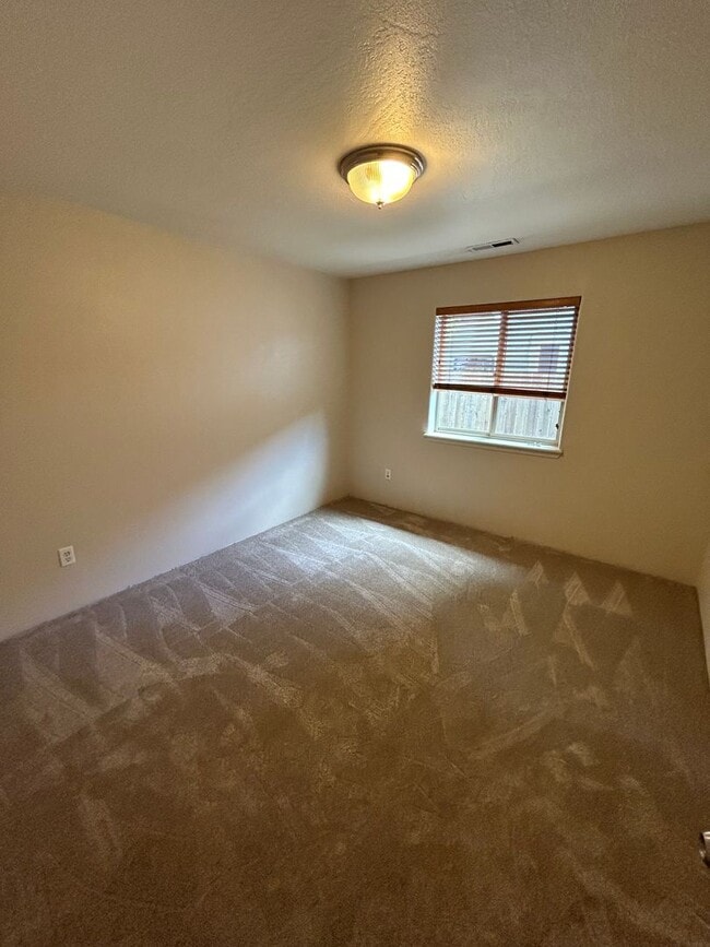 Building Photo - Coming Soon!!Three Bedroom for lease in Me...