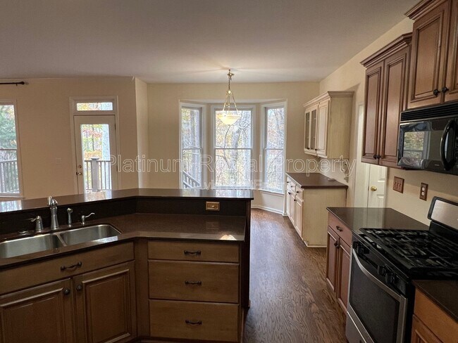 Building Photo - 7115 Red Fox Ln